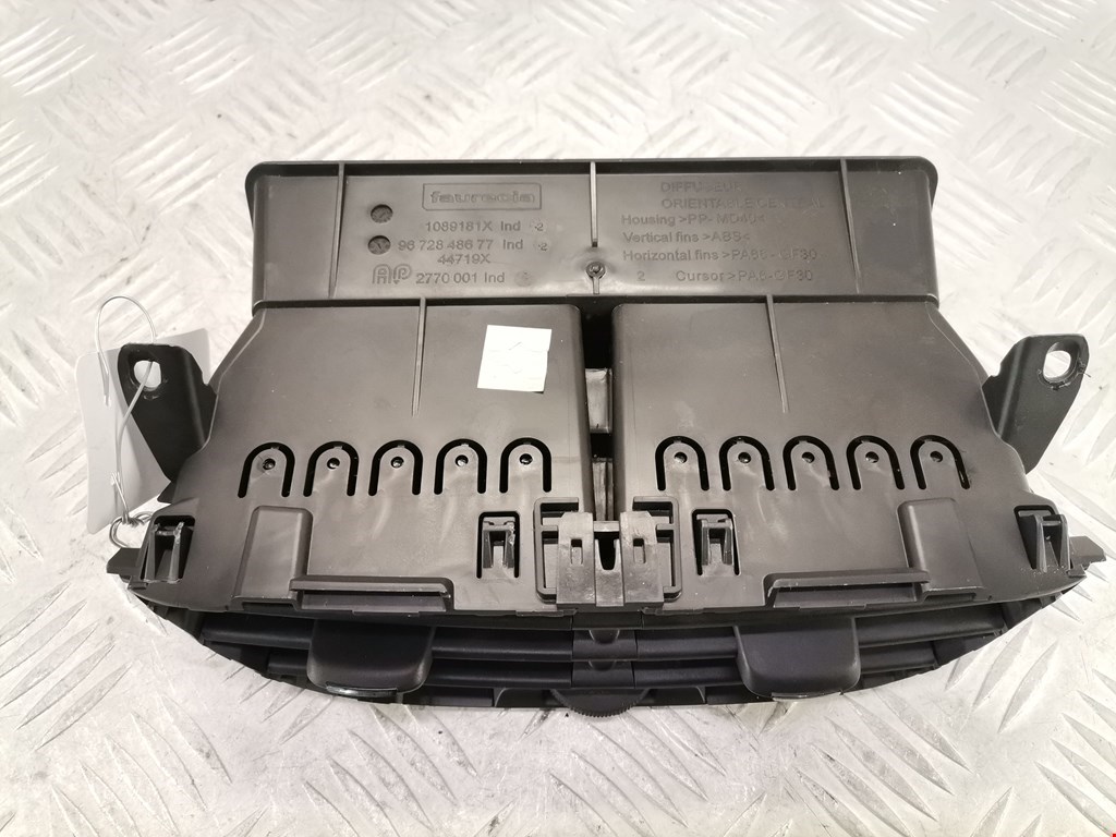 Дефлектор воздушный PEUGEOT 208 2012-2019