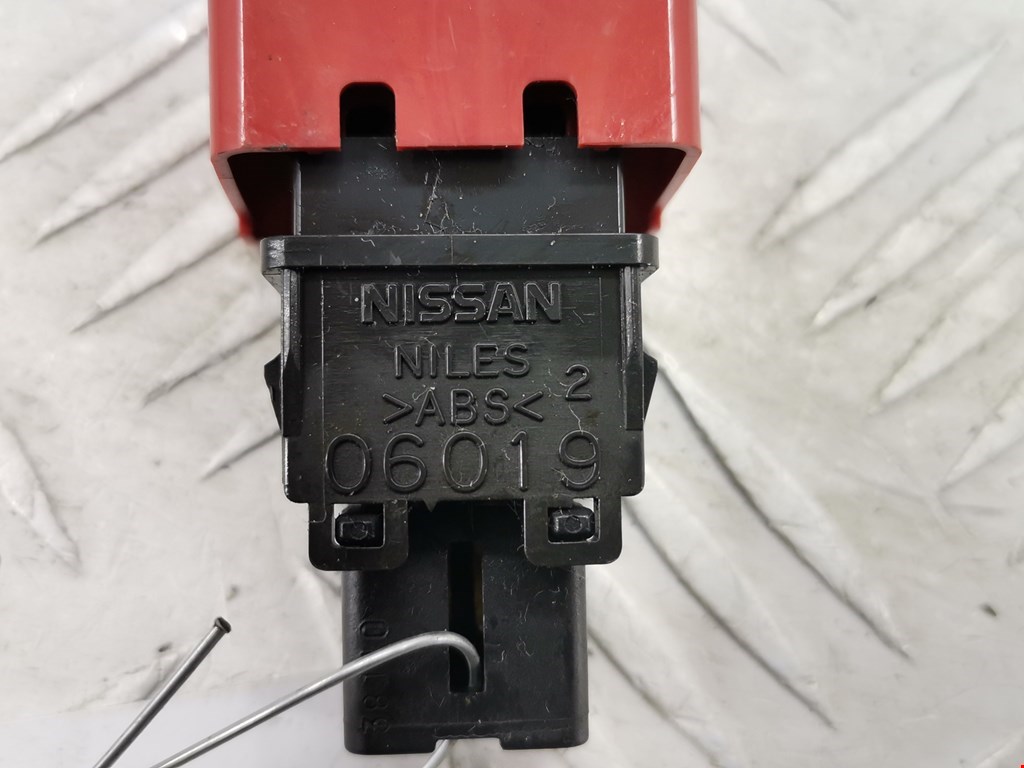Кнопка аварийной сигнализации (аварийки) NISSAN Micra K12 2003-2010