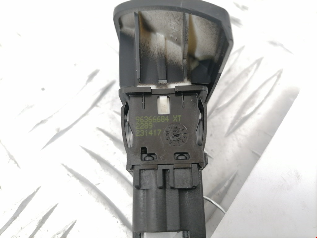 Кнопка центрального замка PEUGEOT 307 2001-2008