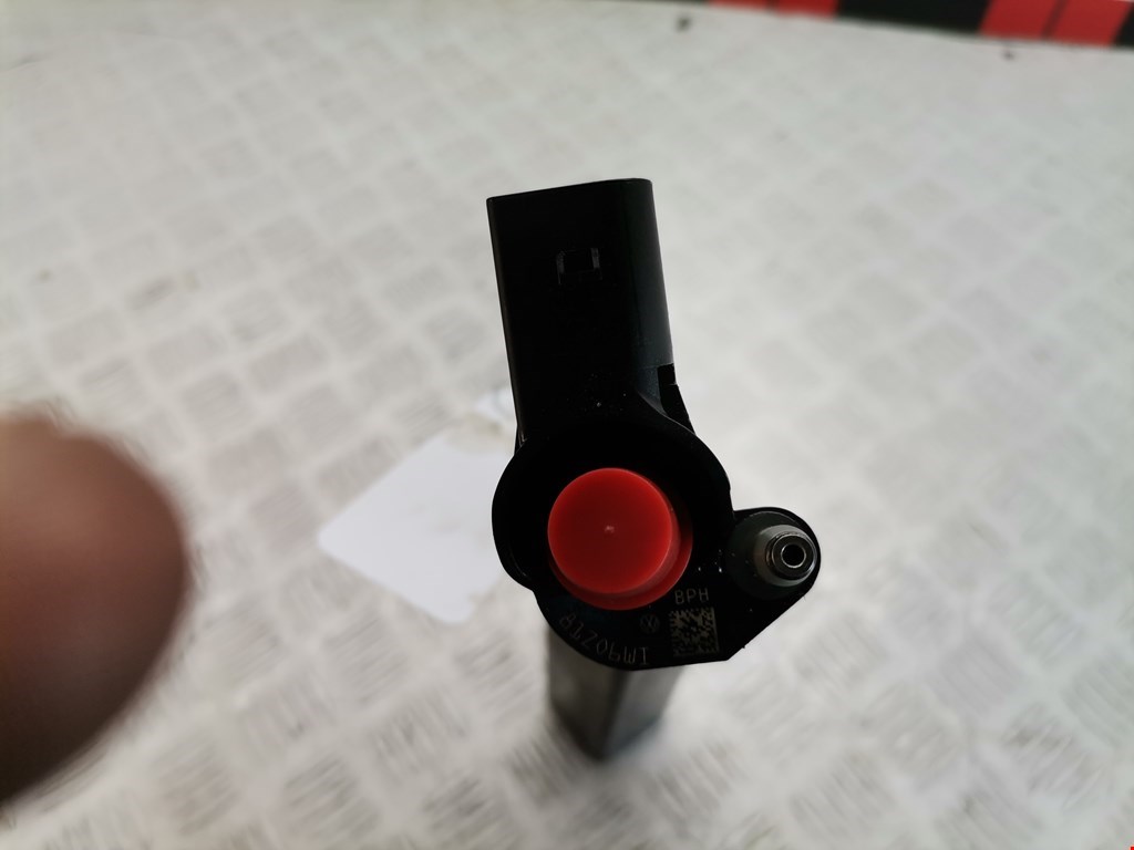 Форсунка дизельная электрическая VOLKSWAGEN Passat B6 2005-2011