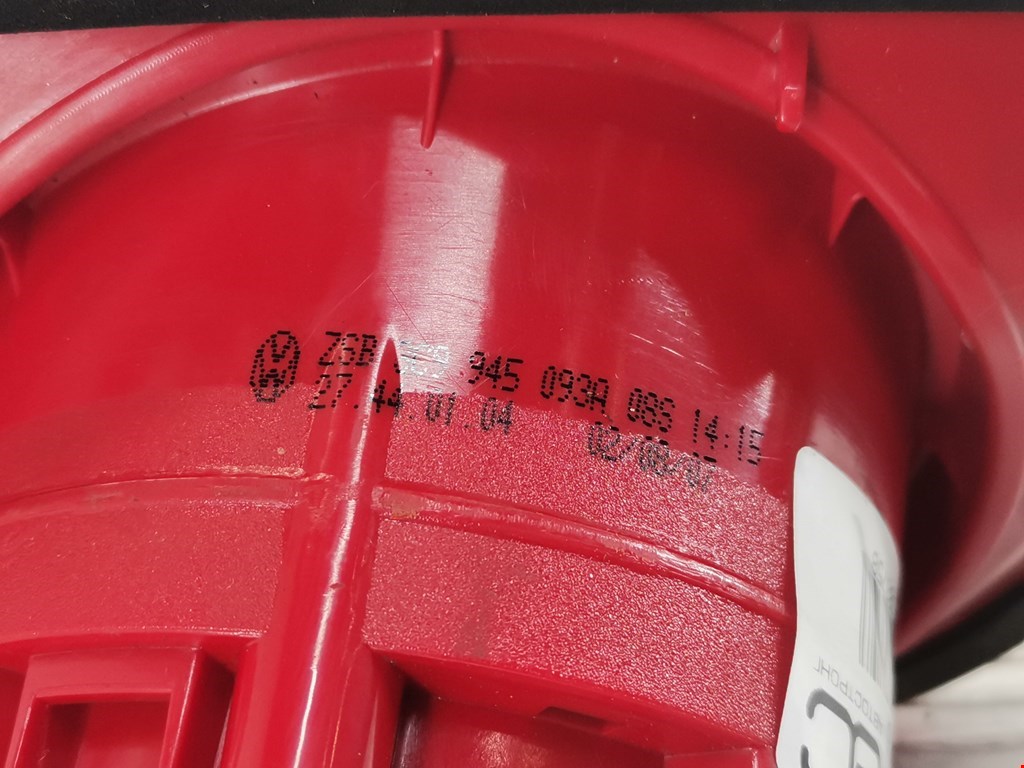 Фонарь задний внутренний левый VOLKSWAGEN Passat B6 2005-2011