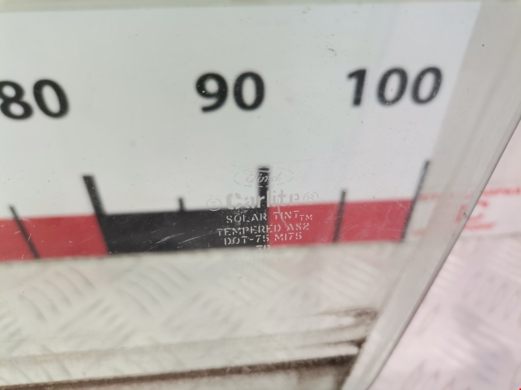 Стекло двери переднее левое FORD Explorer 2006-2010