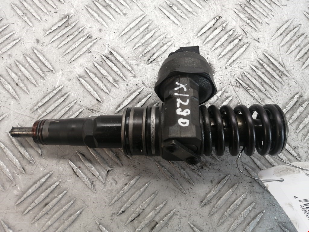 Форсунка дизельная электрическая VOLKSWAGEN Passat B6 2005-2011