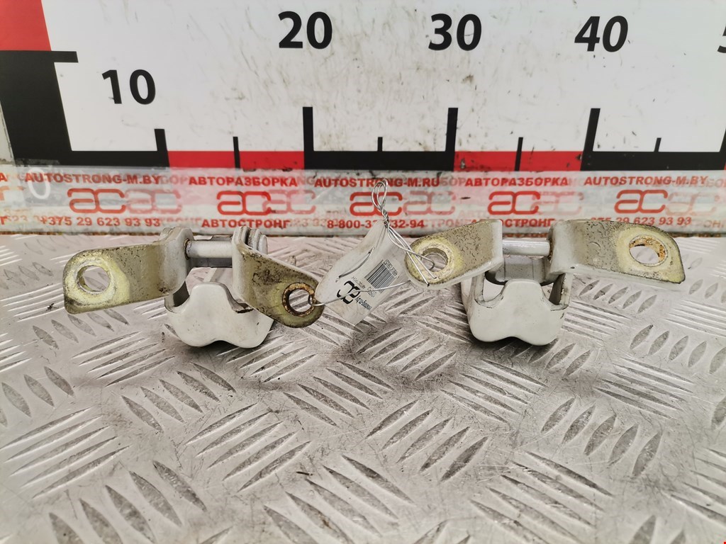 Петля двери передней правой Chevrolet Orlando (2010-2023)