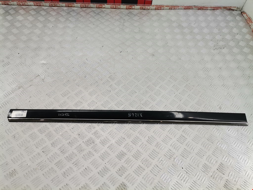 Накладка декоративная (молдинг) двери передней левой Mercedes C-Class (W202) (1993-2001)