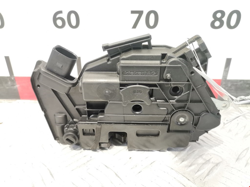 Замок двери задней левой Volkswagen Passat CC (2008-2018)