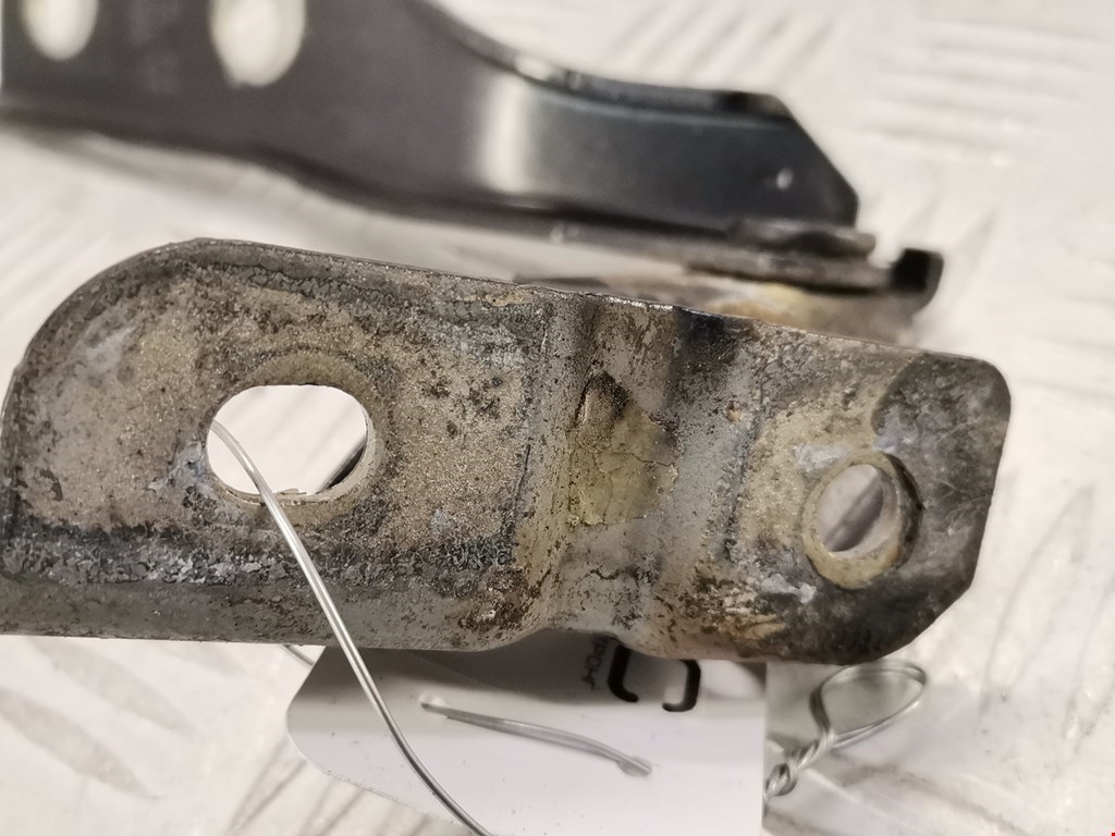 Петля капота левая/правая AUDI A3 8P 2003-2013