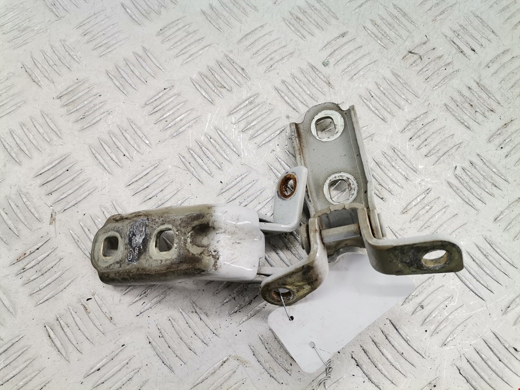 Петля двери передней левой Chevrolet Orlando (2010-2023)