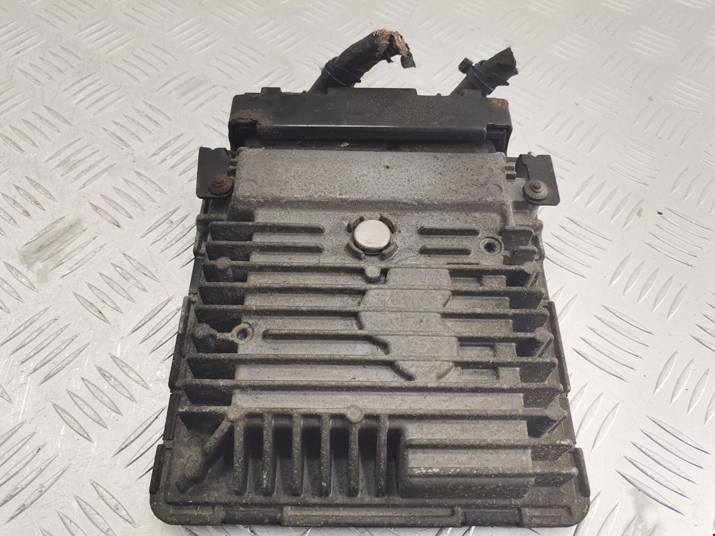 Блок управления двигателя (ЭБУ) SKODA Fabia MK2 5J 2007-2014