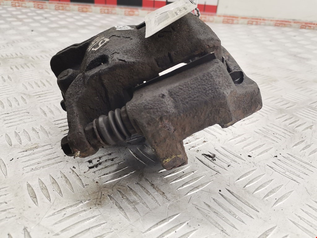 Суппорт передний левый NISSAN NV200 2009-н.в.