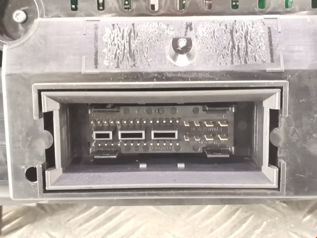 Панель приборов (щиток) VOLKSWAGEN Passat B6 2005-2011