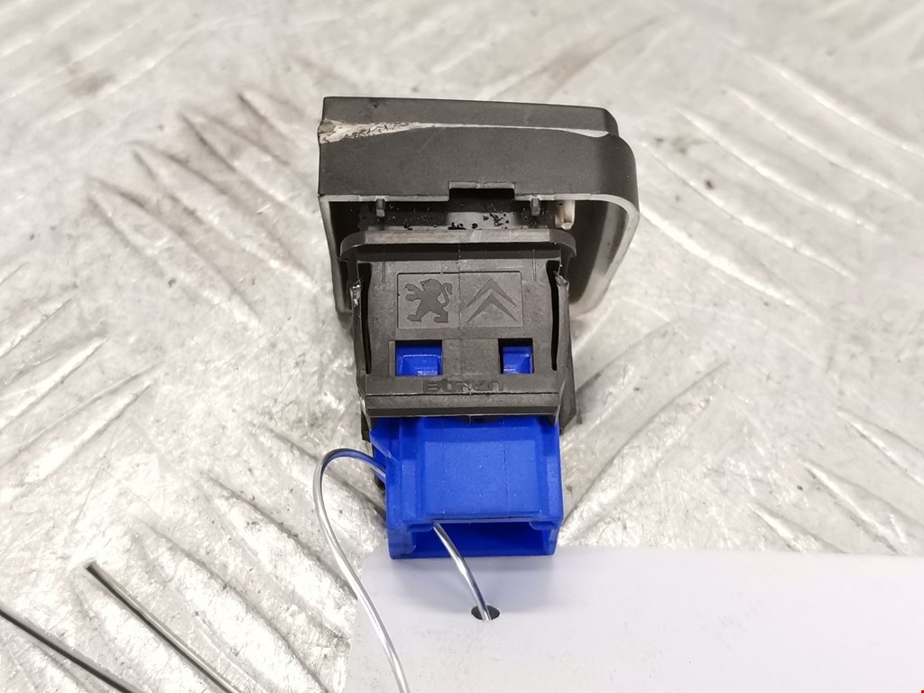 Кнопка аварийной сигнализации (аварийки) PEUGEOT 208 2012-2019