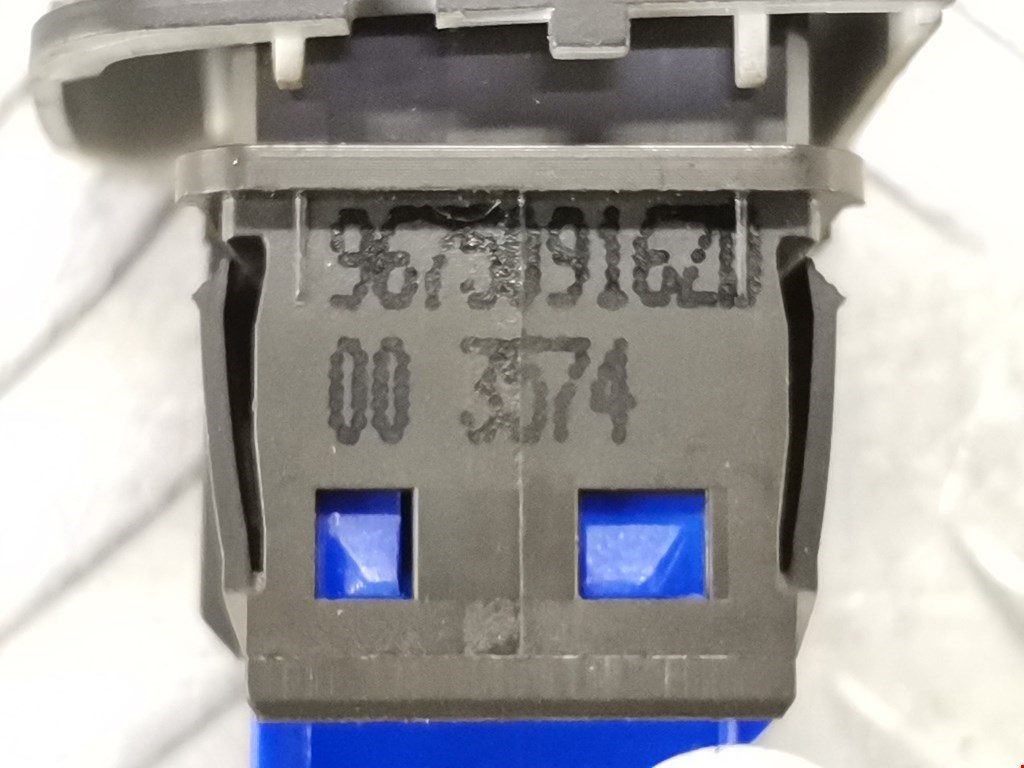 Кнопка аварийной сигнализации (аварийки) PEUGEOT 208 2012-2019