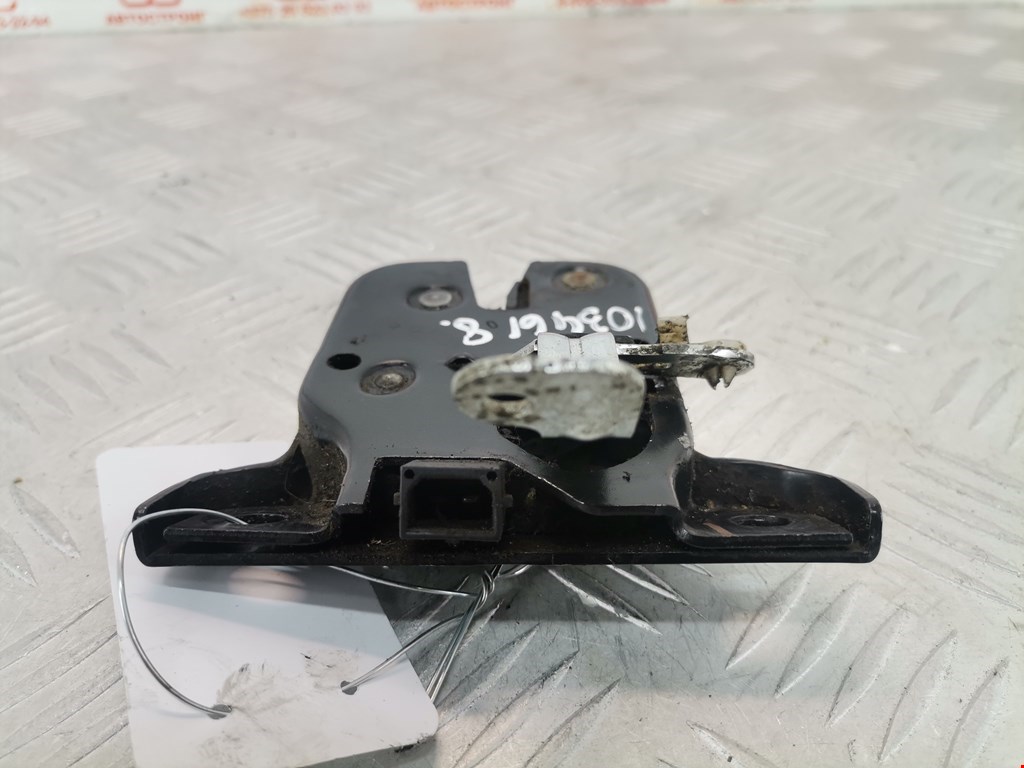 Замок багажника (крышки двери) AUDI A4 B5 1995-2001