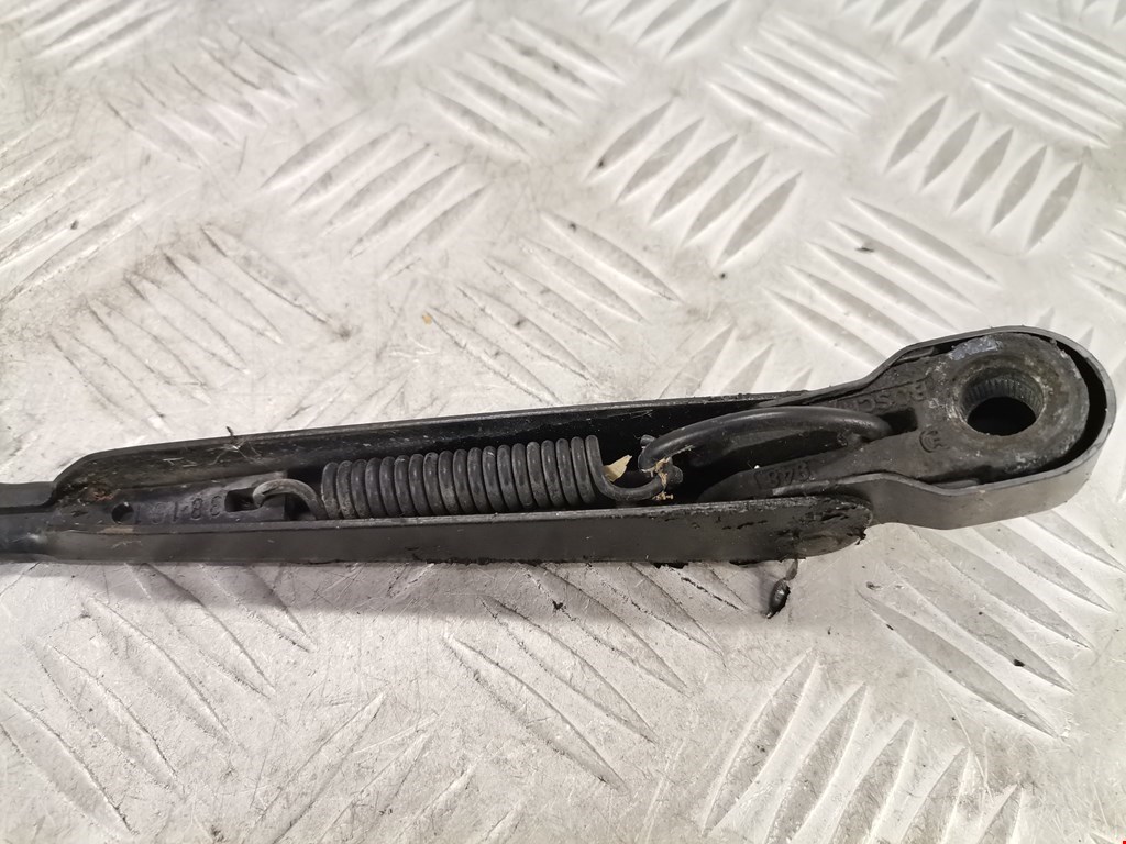 Поводок дворника задний (заднего) MITSUBISHI Space Star 1999-2006