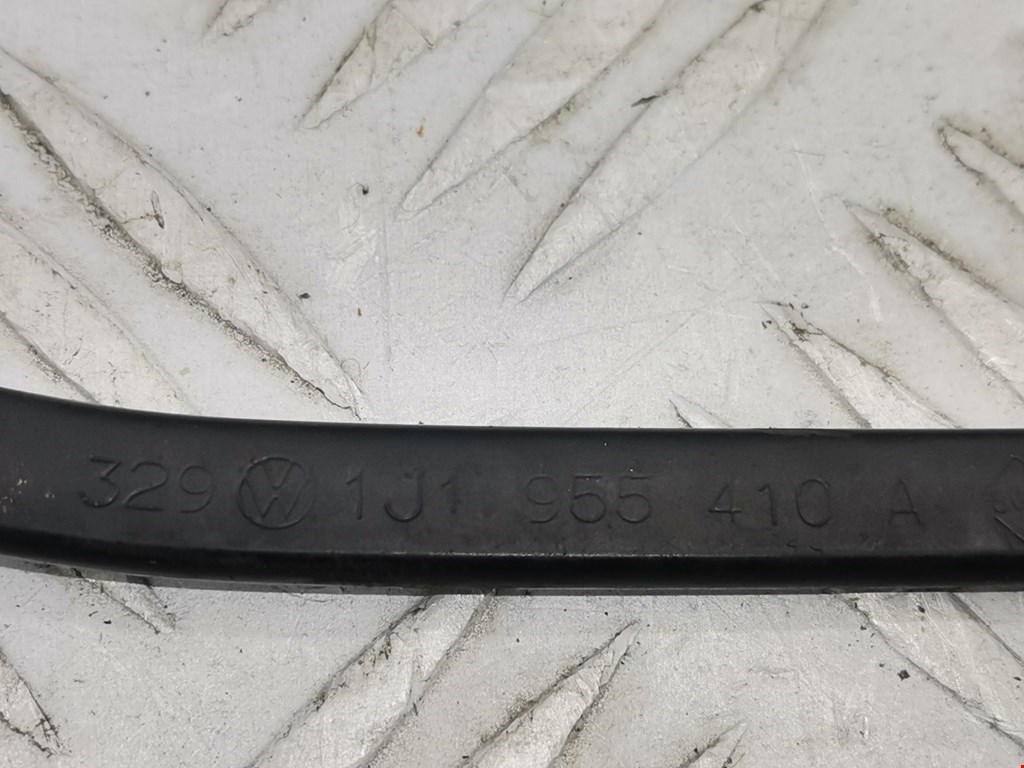 Поводок дворников передний левый/ правый VOLKSWAGEN Golf IV 1997-2003