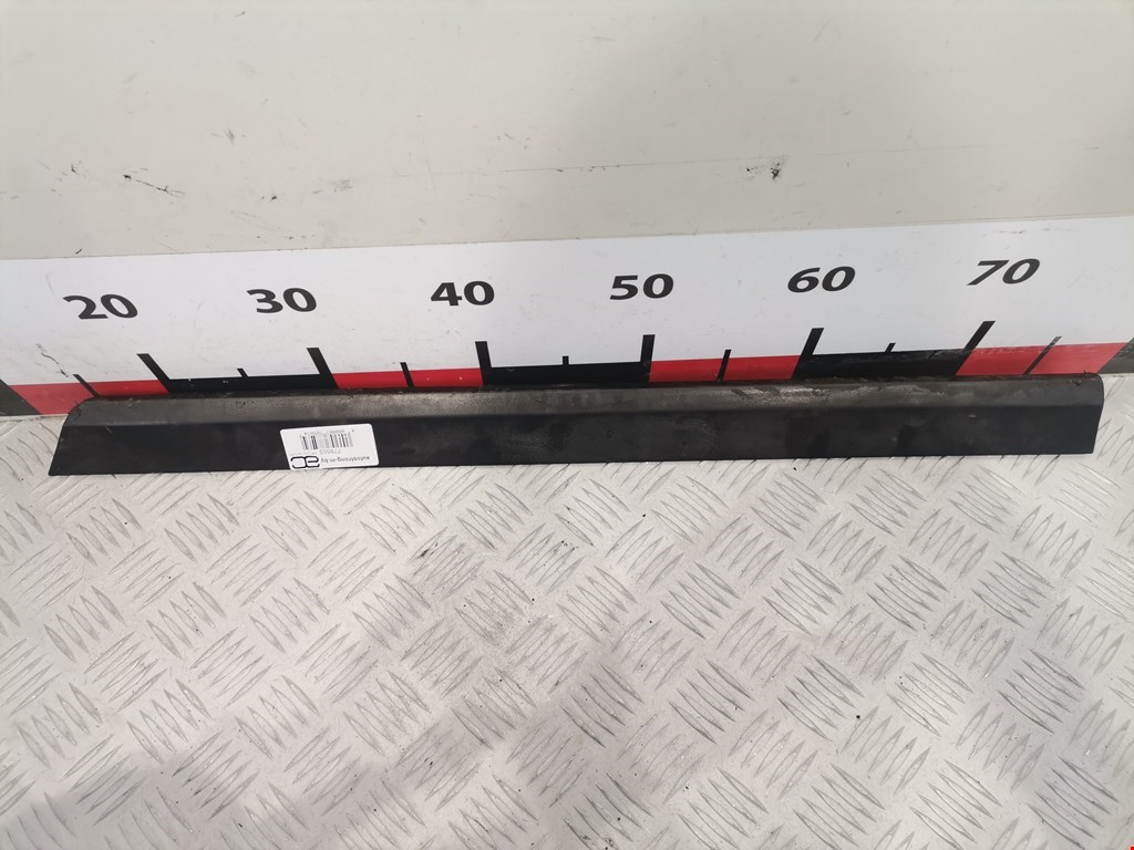 Накладка (молдинг) двери задней левой Volkswagen Passat 6 (2005-2010)