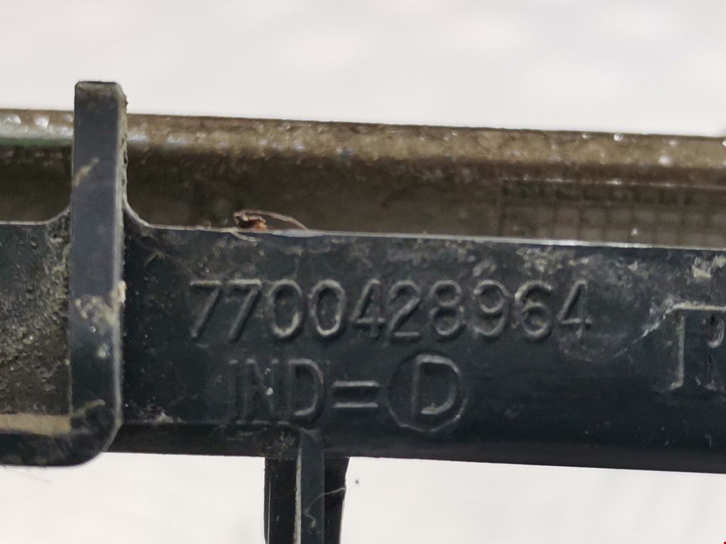 Решетка радиатора RENAULT Megane I 1996-2002