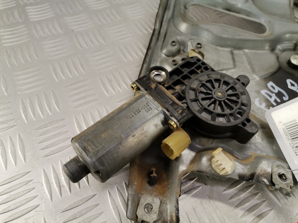 Стеклоподъемник передний правый RENAULT Laguna 1993-2000