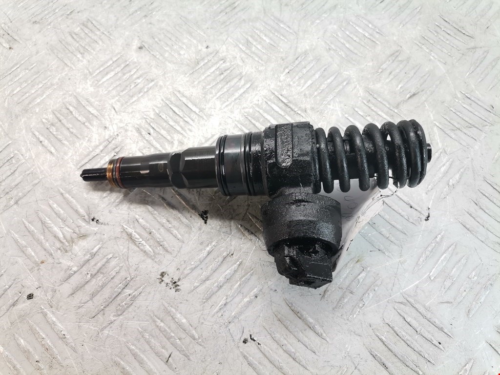 Форсунка дизельная электрическая VOLKSWAGEN Passat B6 2005-2011