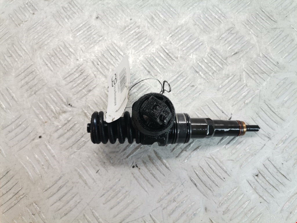 Форсунка дизельная электрическая VOLKSWAGEN Passat B6 2005-2011