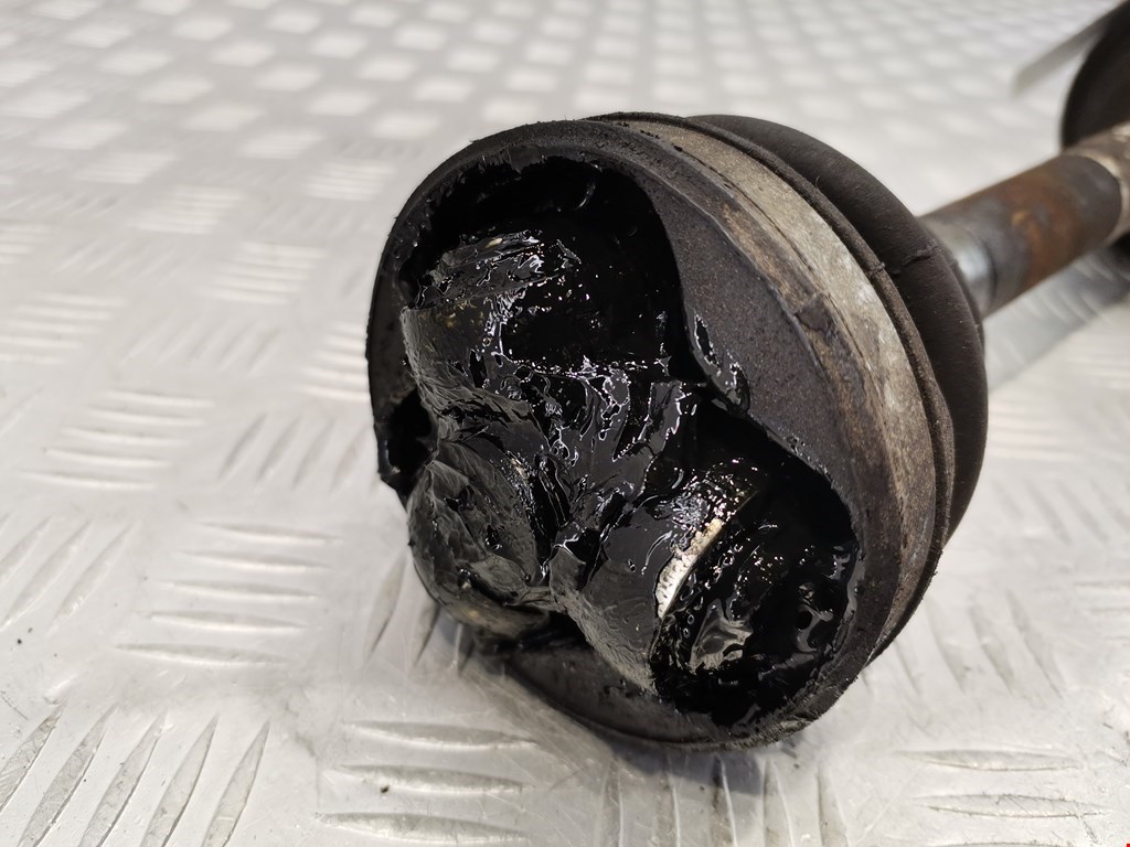 Полуось (привод, приводной вал) передняя правая CHRYSLER Voyager IV RG 2001-2007