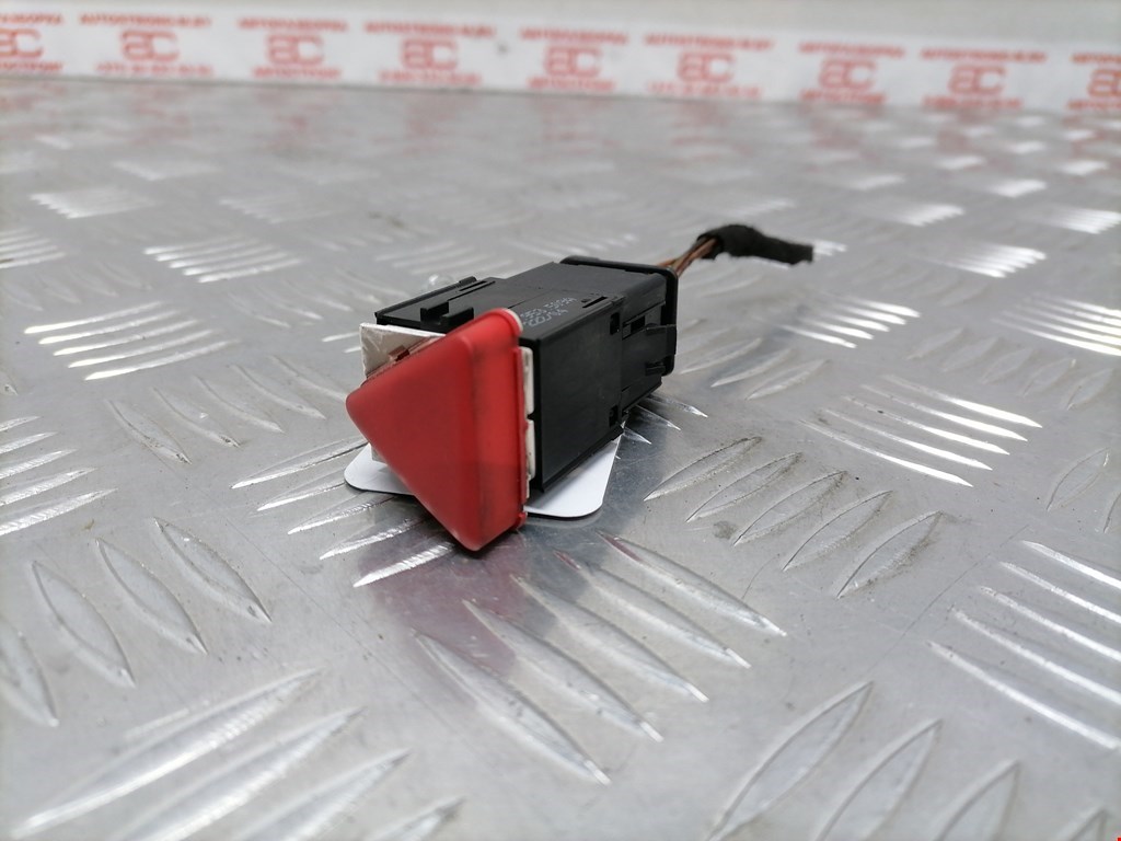 Кнопка аварийной сигнализации (аварийки) VOLKSWAGEN Golf V 2003-2009