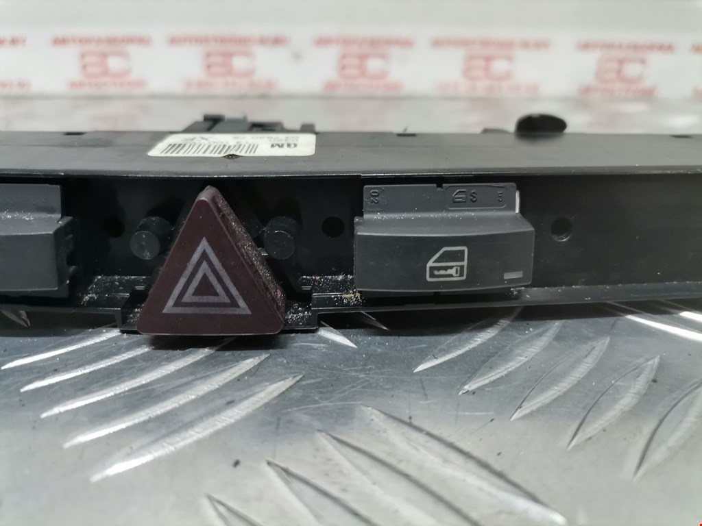 Кнопка аварийной сигнализации (аварийки) OPEL Astra H/Family 2004-2015