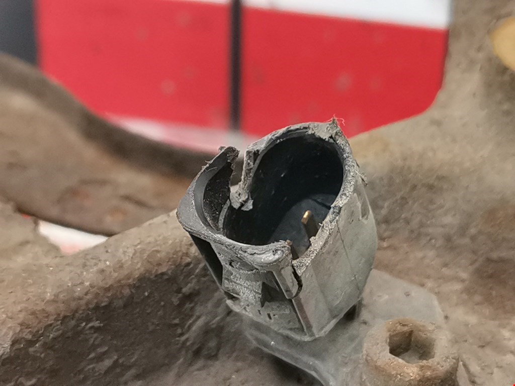 Ступица задняя левая VOLKSWAGEN Golf V 2003-2009