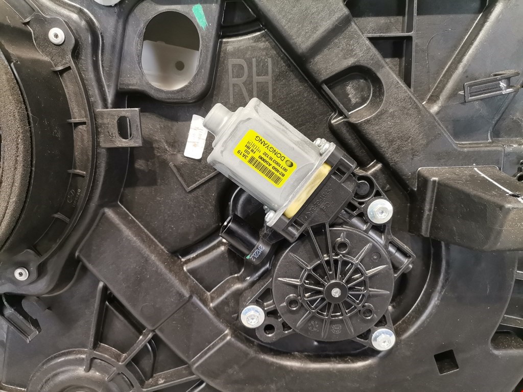 Стеклоподъемник передний правый HYUNDAI i30 2012-2017