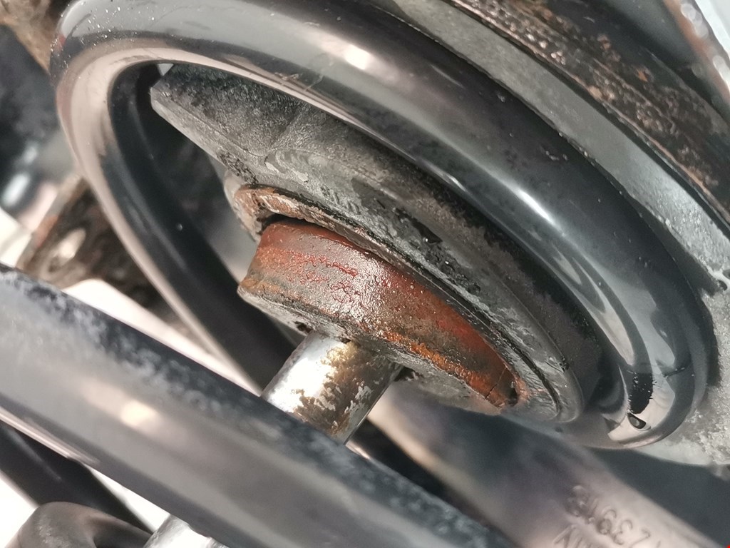 Амортизатор передний левый VOLKSWAGEN Passat B5 1997-2005