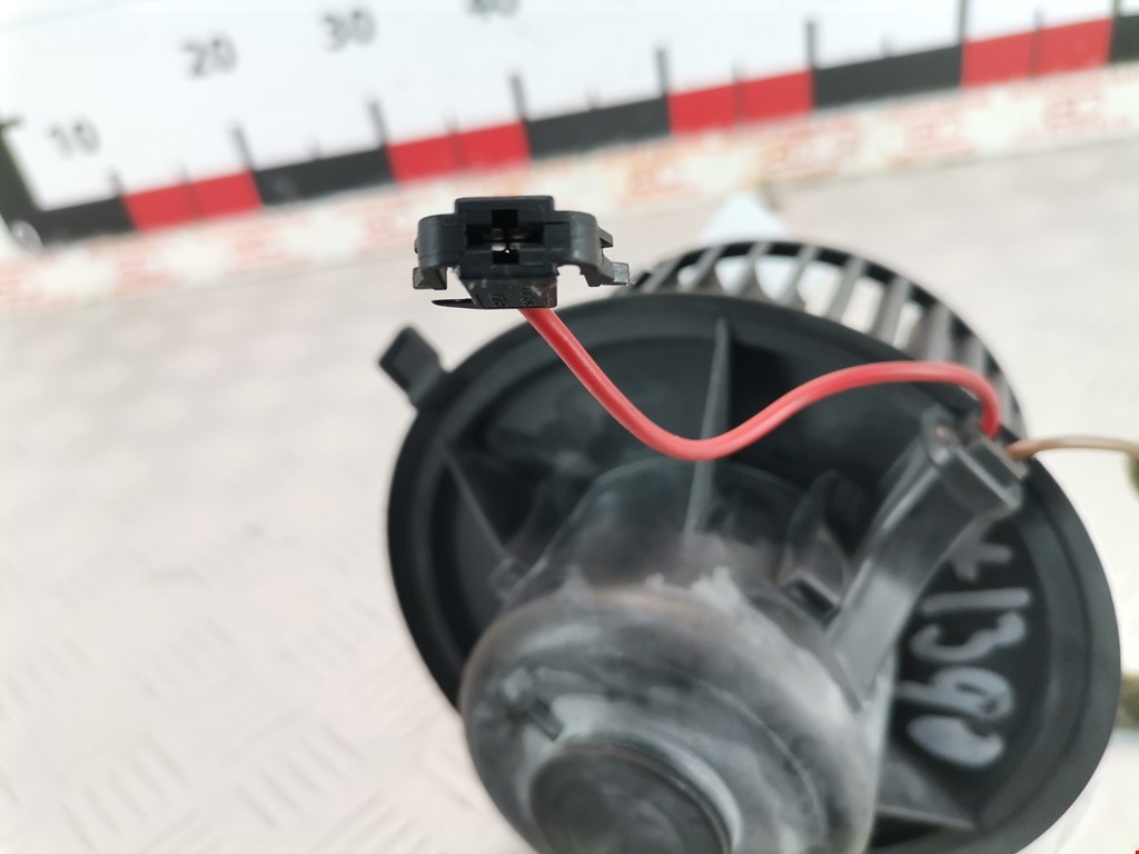 Моторчик (мотор) отопителя салона VOLKSWAGEN Golf III 1991-1997