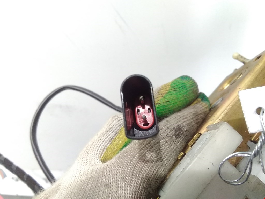 Замок двери задней левой FORD Mondeo I 1993-1996