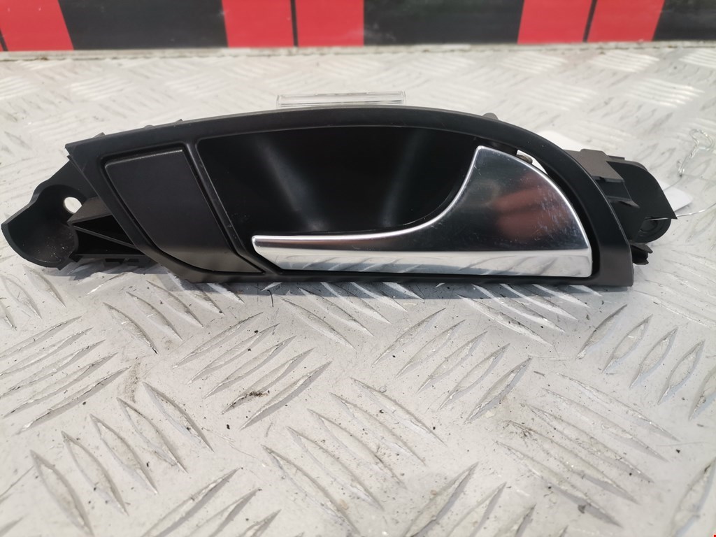 Ручка дверная задняя внутренняя правая AUDI Q7 I 2006-2015