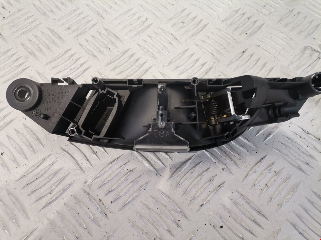 Ручка дверная задняя внутренняя правая AUDI Q7 I 2006-2015