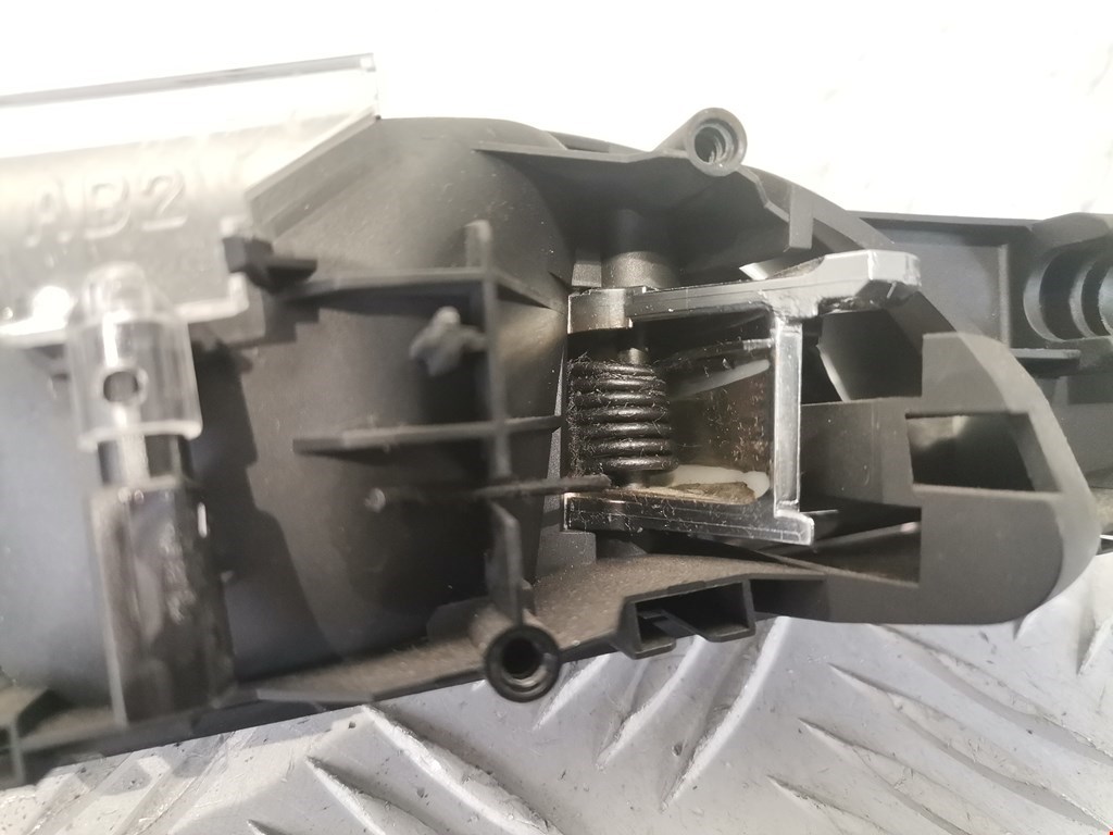 Ручка дверная передняя внутренняя левая AUDI Q7 I 2006-2015