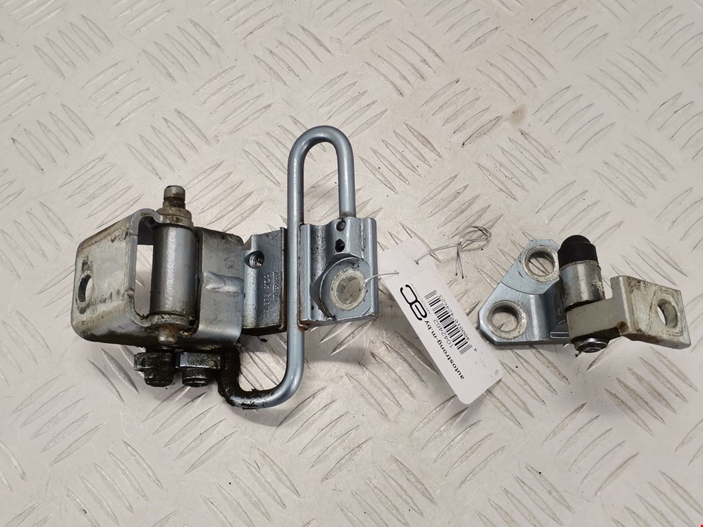 Петля двери задней правой Volkswagen Passat 6 (2005-2010)