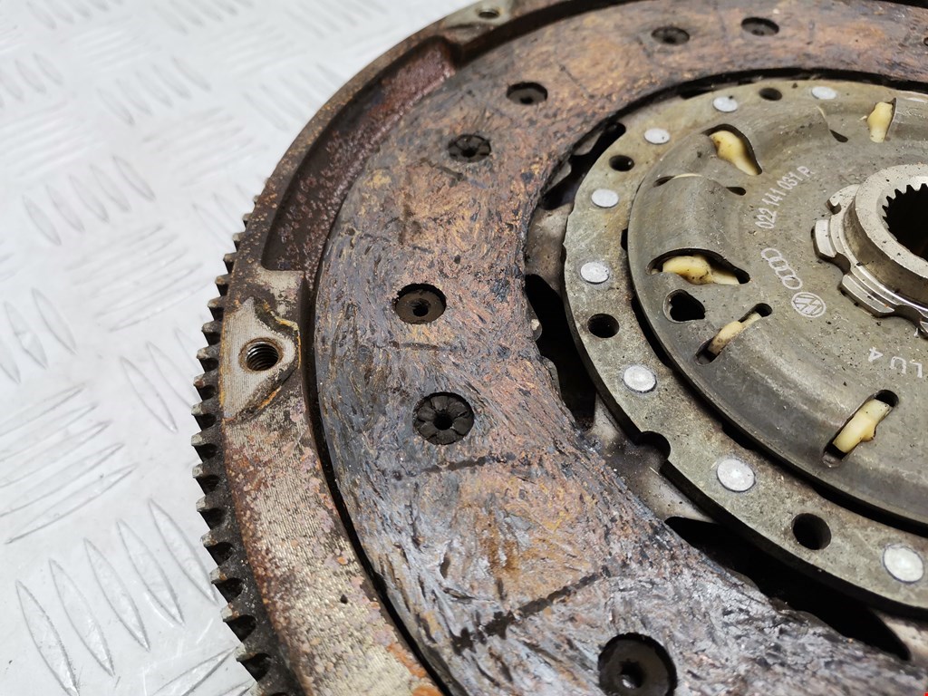 Маховик (демпфер сцепления) VOLKSWAGEN Passat B6 2005-2011