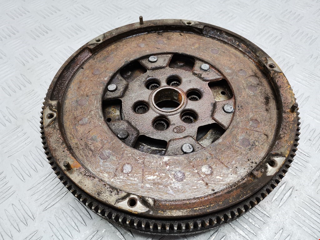 Маховик (демпфер сцепления) VOLKSWAGEN Passat B6 2005-2011