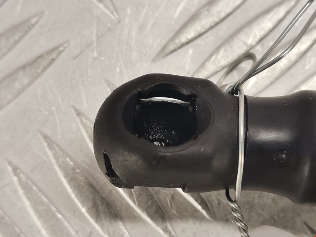 Амортизатор крышки (двери) багажника HYUNDAI Tucson l 2004-2010