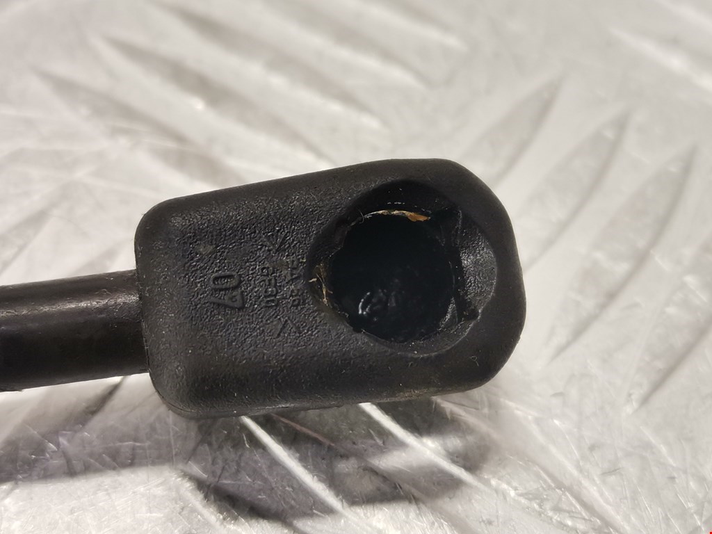 Амортизатор крышки (двери) багажника HYUNDAI Tucson l 2004-2010