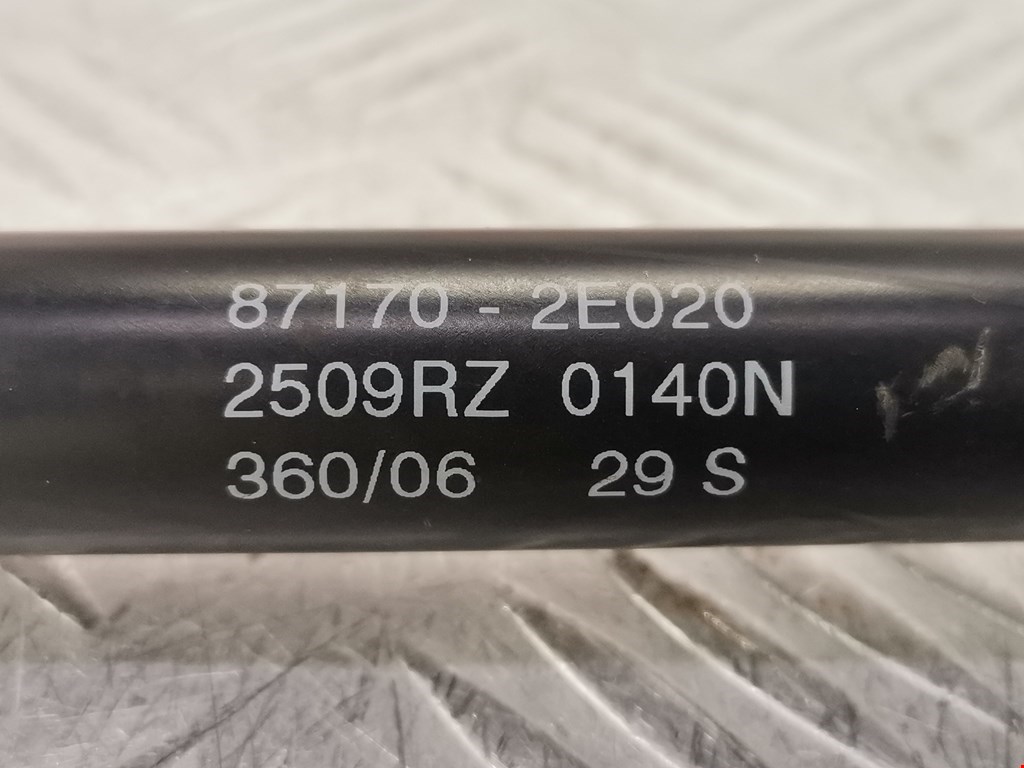 Амортизатор крышки (двери) багажника HYUNDAI Tucson l 2004-2010