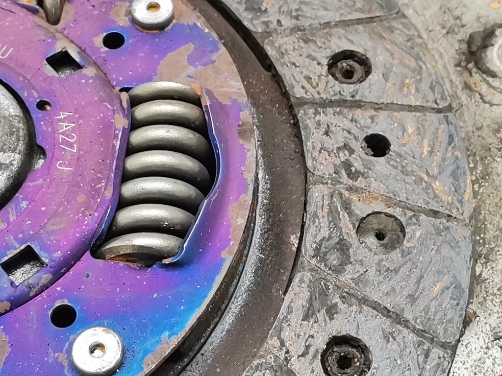 Маховик (демпфер сцепления) NISSAN Almera N16 2000-2006