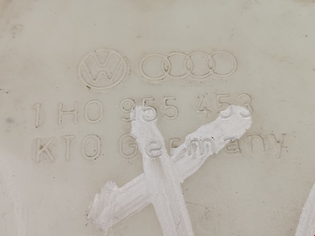 Бачок омывателя VOLKSWAGEN Golf III 1991-1997