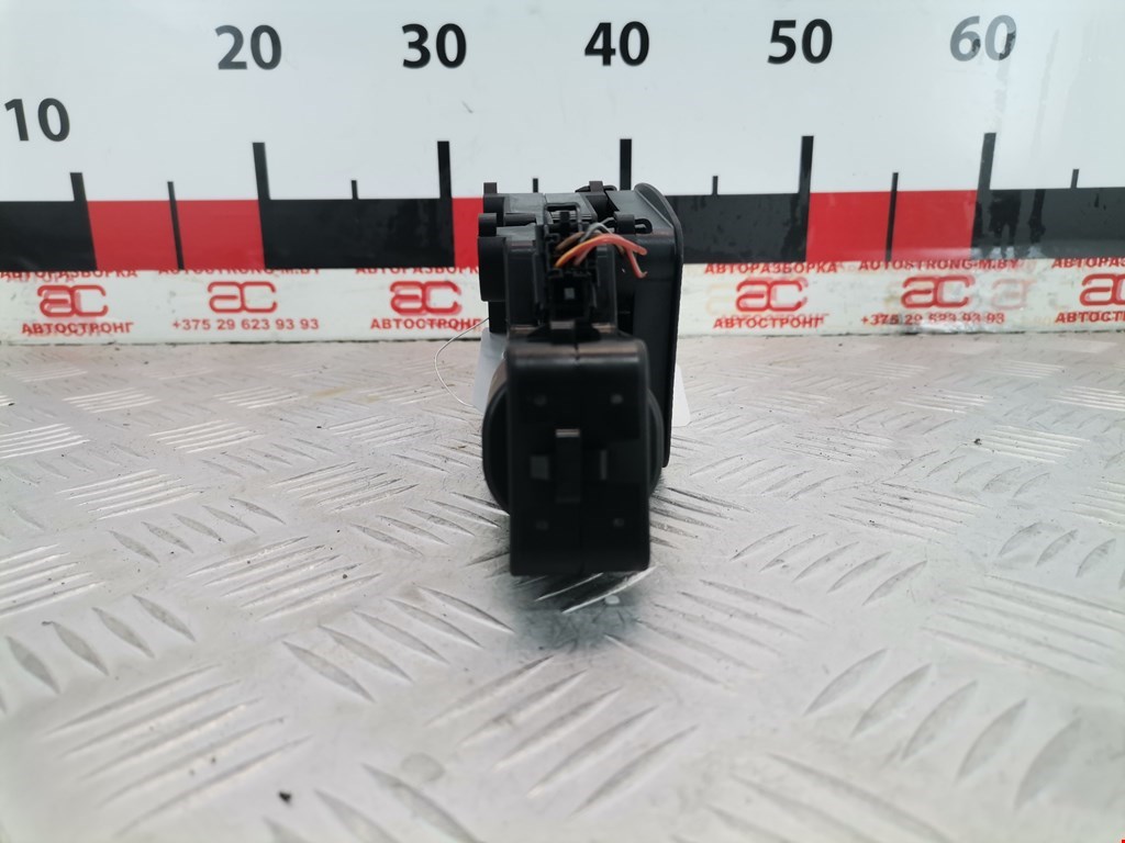 Замок багажника (крышки двери) SKODA Superb 2008-2015