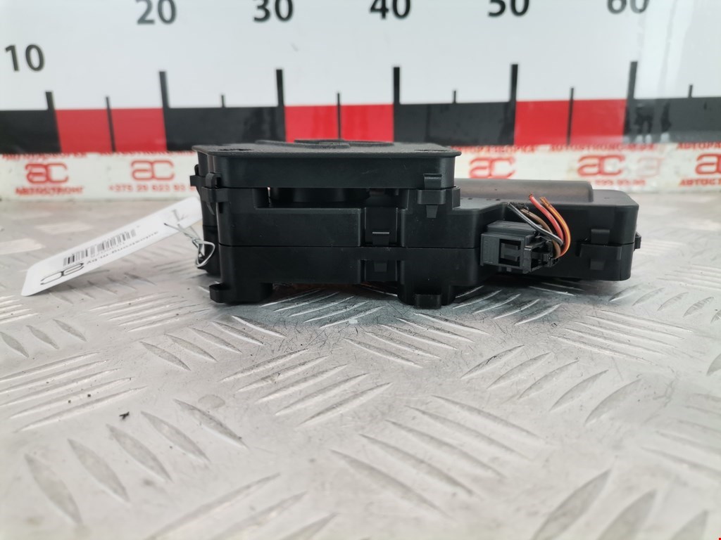 Замок багажника (крышки двери) SKODA Superb 2008-2015