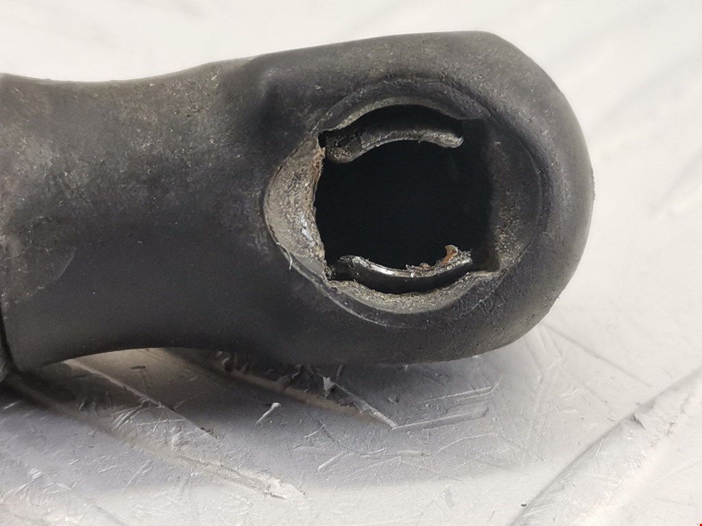 Амортизатор крышки (двери) багажника FORD Focus II 2005-2011