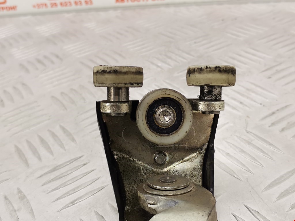 Ролик двери сдвижной (левый/правый средний верхний/нижний) IVECO Daily V 2011-2014