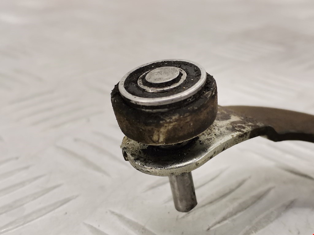 Ролик двери сдвижной (левый/правый средний верхний/нижний) IVECO Daily V 2011-2014