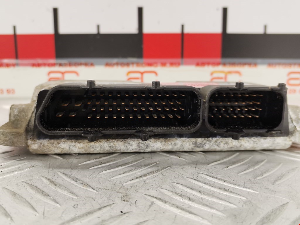 Блок управления двигателя (ЭБУ) VOLKSWAGEN Golf VI 2009-2012